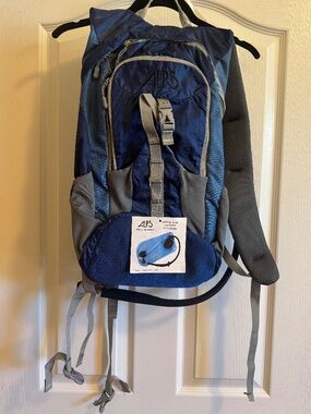 Alps Mountaineering Hydration Backpack